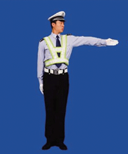 首页 学驾科目 交警手势  左右方向可以直行和右转弯.